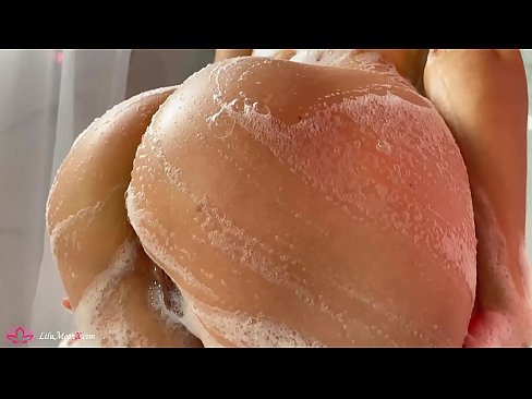 ❤️ Brünett masturbeerib tussu vibraatoriga intensiivse orgasmini duši all ☑ Koduporno at us et.shufflesex.ru